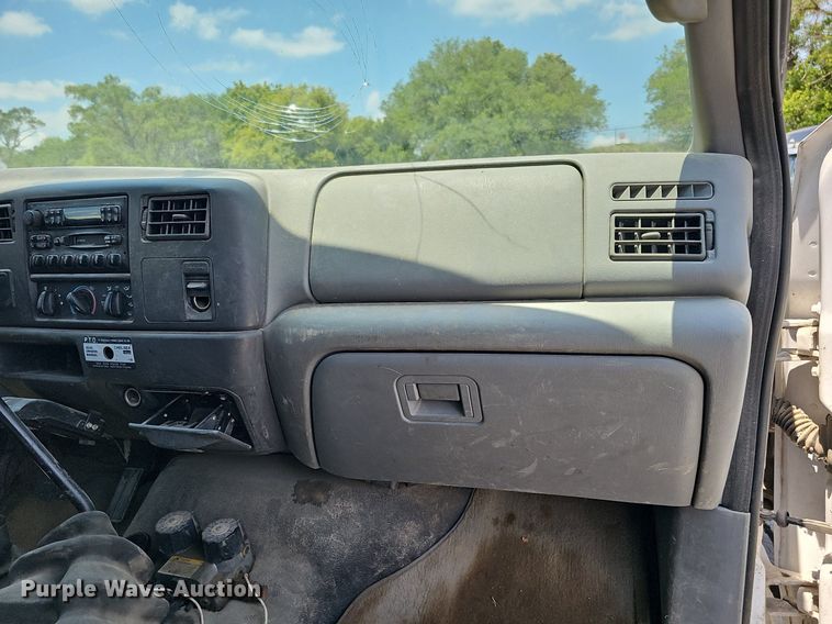 image for item DO2865 2003 Ford F650 Super Duty XLT  dump truck