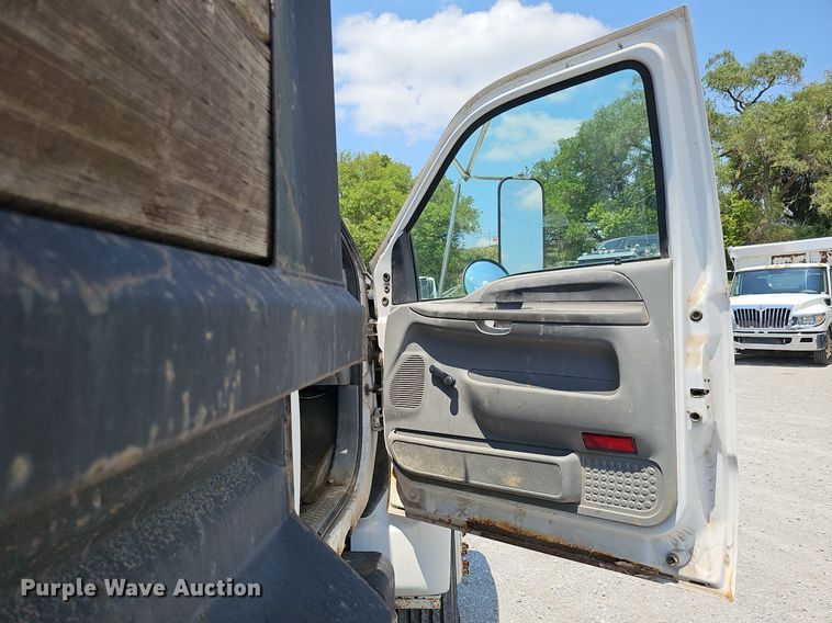 image for item DO2865 2003 Ford F650 Super Duty XLT  dump truck