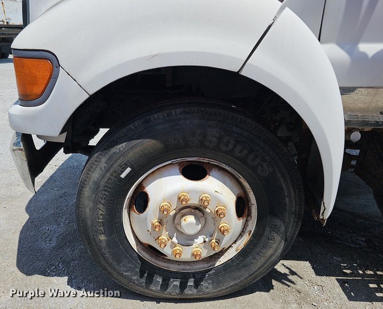 image for item DO2865 2003 Ford F650 Super Duty XLT  dump truck