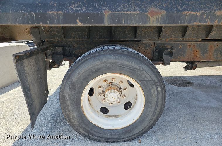 image for item DO2865 2003 Ford F650 Super Duty XLT  dump truck