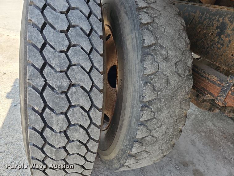 image for item DO2865 2003 Ford F650 Super Duty XLT  dump truck