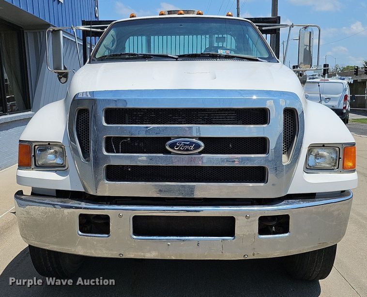 image for item DO2866 2005 Ford F750 Super Duty XL  flatbed truck