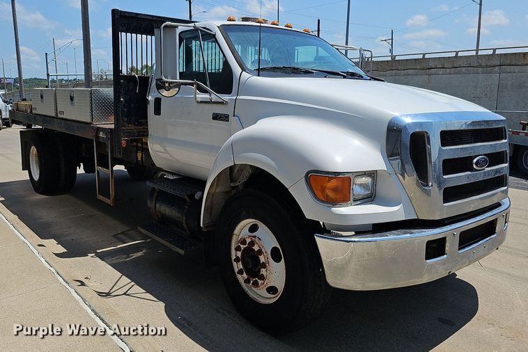 image for item DO2866 2005 Ford F750 Super Duty XL  flatbed truck