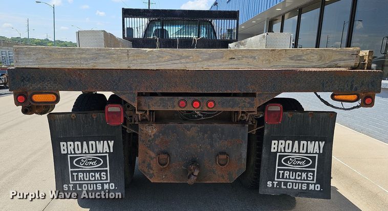 image for item DO2866 2005 Ford F750 Super Duty XL  flatbed truck