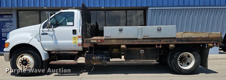 image for item DO2866 2005 Ford F750 Super Duty XL  flatbed truck