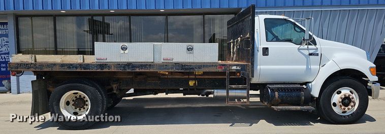 image for item DO2866 2005 Ford F750 Super Duty XL  flatbed truck