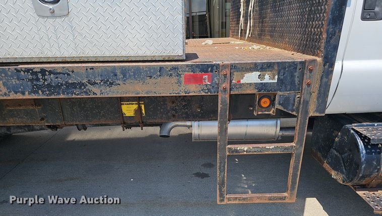 image for item DO2866 2005 Ford F750 Super Duty XL  flatbed truck