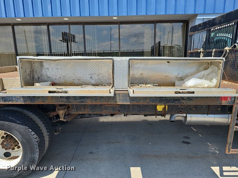 image for item DO2866 2005 Ford F750 Super Duty XL  flatbed truck