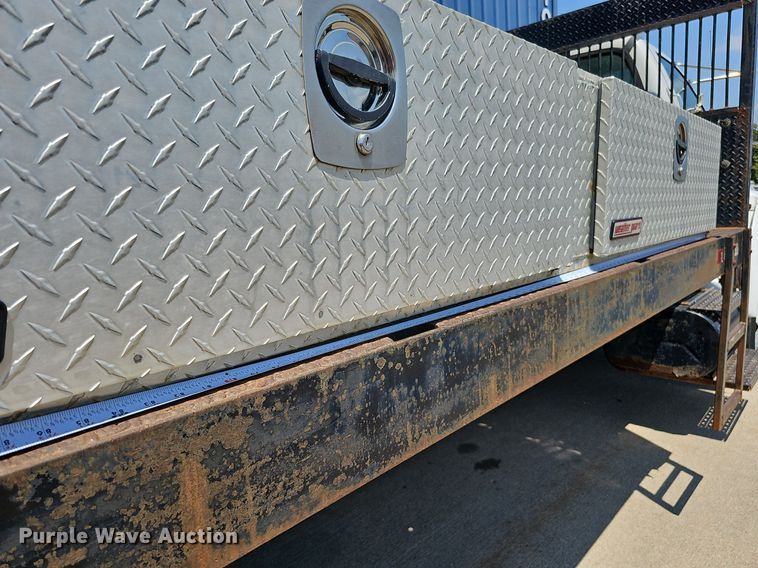 image for item DO2866 2005 Ford F750 Super Duty XL  flatbed truck