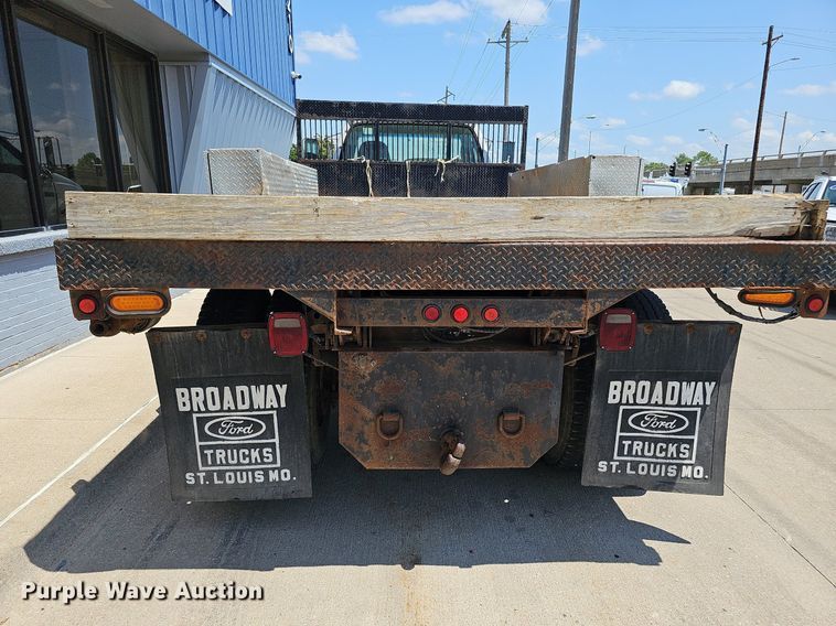 image for item DO2866 2005 Ford F750 Super Duty XL  flatbed truck
