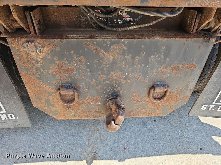 image for item DO2866 2005 Ford F750 Super Duty XL  flatbed truck