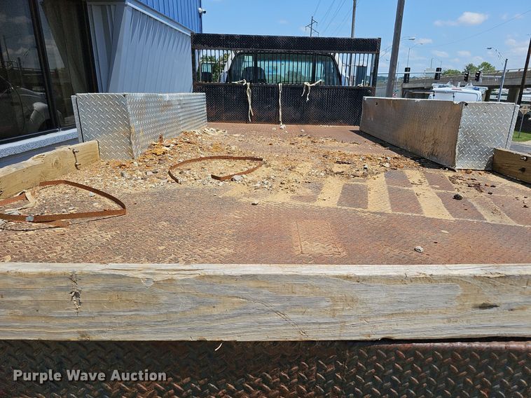 image for item DO2866 2005 Ford F750 Super Duty XL  flatbed truck