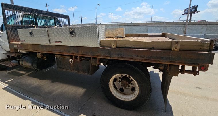 image for item DO2866 2005 Ford F750 Super Duty XL  flatbed truck