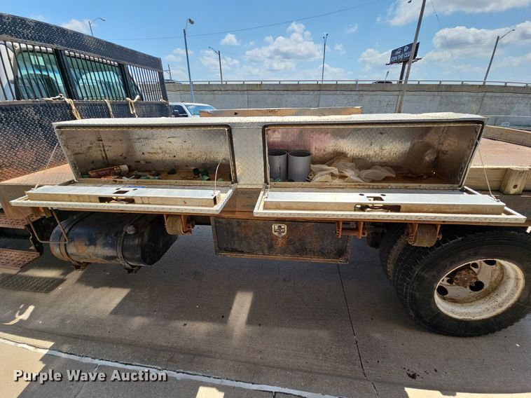 image for item DO2866 2005 Ford F750 Super Duty XL  flatbed truck