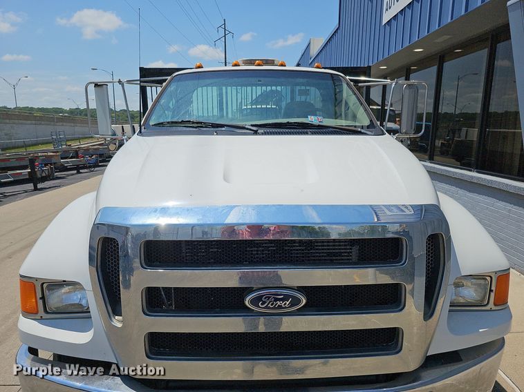 image for item DO2866 2005 Ford F750 Super Duty XL  flatbed truck