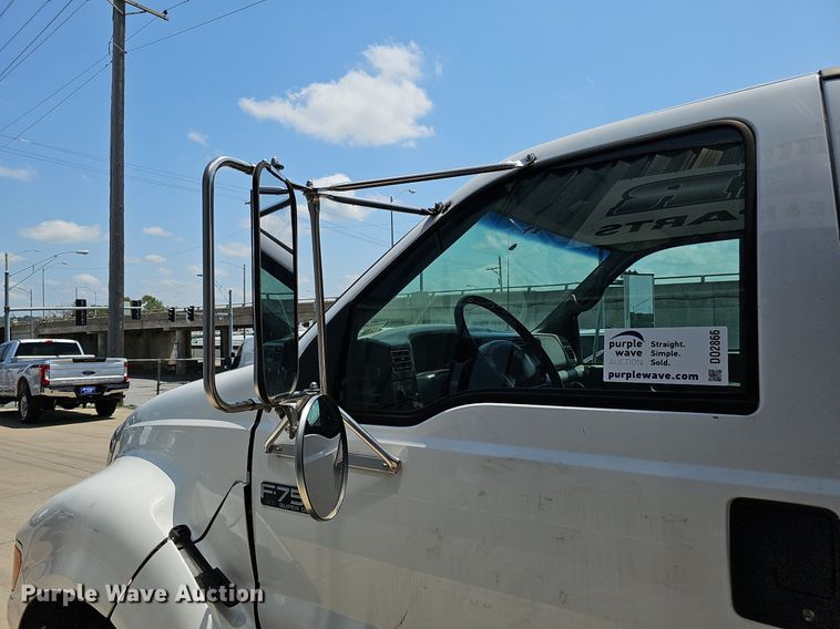 image for item DO2866 2005 Ford F750 Super Duty XL  flatbed truck