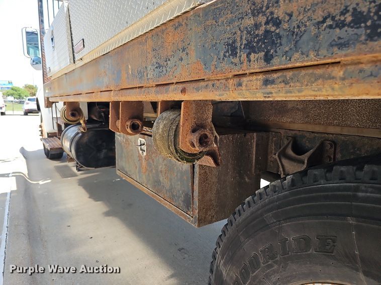 image for item DO2866 2005 Ford F750 Super Duty XL  flatbed truck