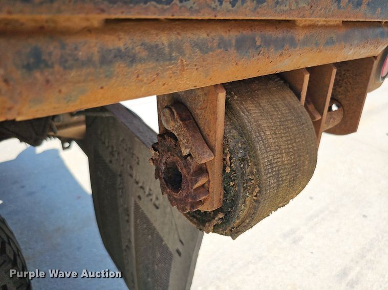 image for item DO2866 2005 Ford F750 Super Duty XL  flatbed truck