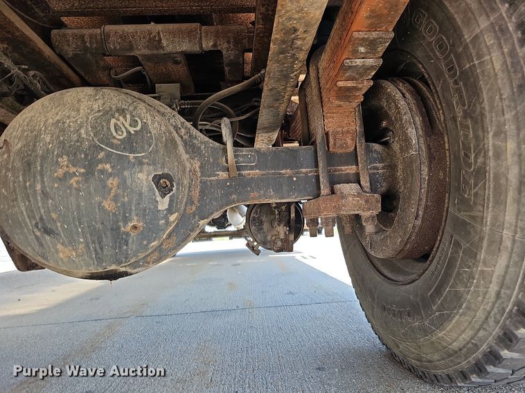 image for item DO2866 2005 Ford F750 Super Duty XL  flatbed truck