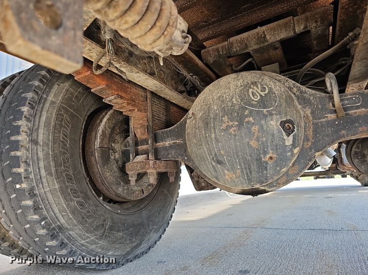 image for item DO2866 2005 Ford F750 Super Duty XL  flatbed truck