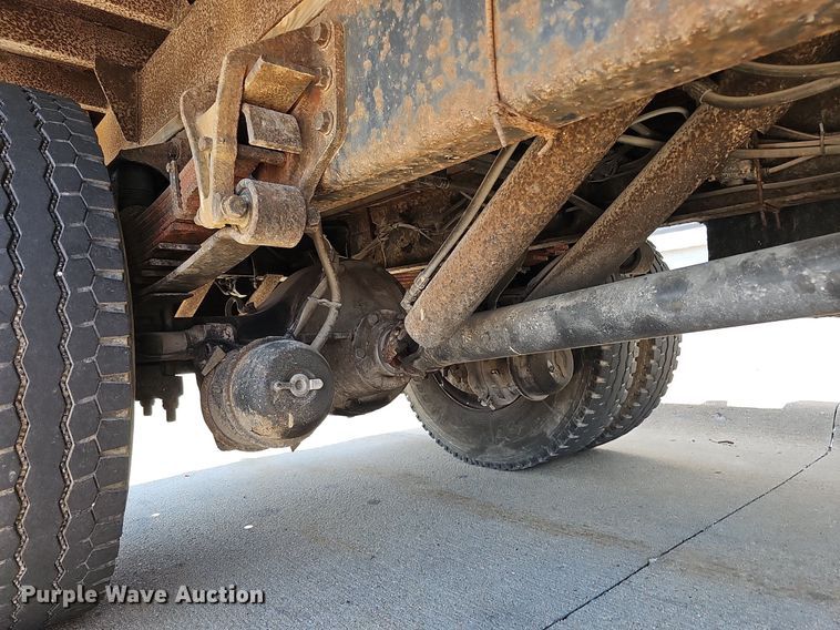 image for item DO2866 2005 Ford F750 Super Duty XL  flatbed truck