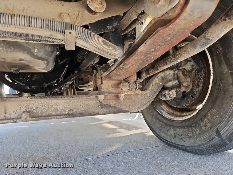 image for item DO2866 2005 Ford F750 Super Duty XL  flatbed truck