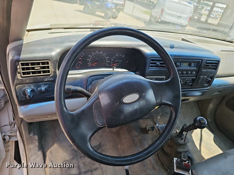 image for item DO2866 2005 Ford F750 Super Duty XL  flatbed truck