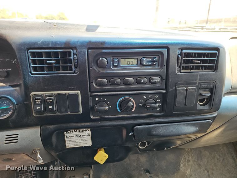 image for item DO2866 2005 Ford F750 Super Duty XL  flatbed truck