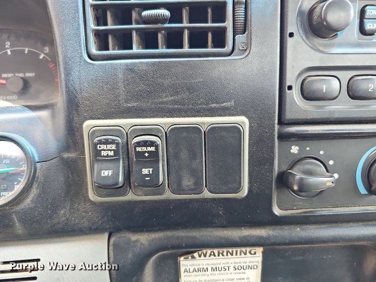 image for item DO2866 2005 Ford F750 Super Duty XL  flatbed truck