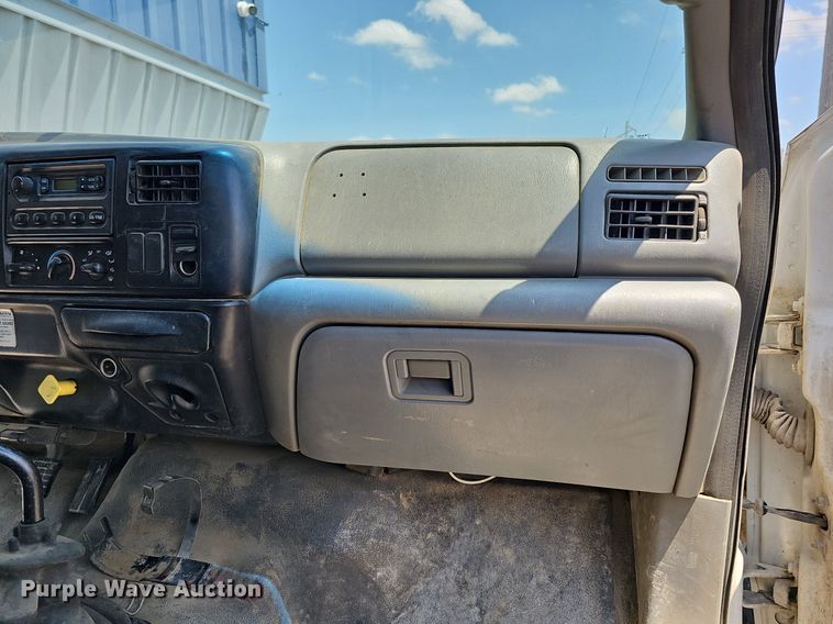 image for item DO2866 2005 Ford F750 Super Duty XL  flatbed truck