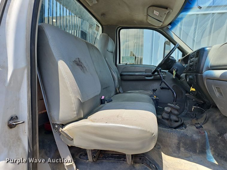 image for item DO2866 2005 Ford F750 Super Duty XL  flatbed truck