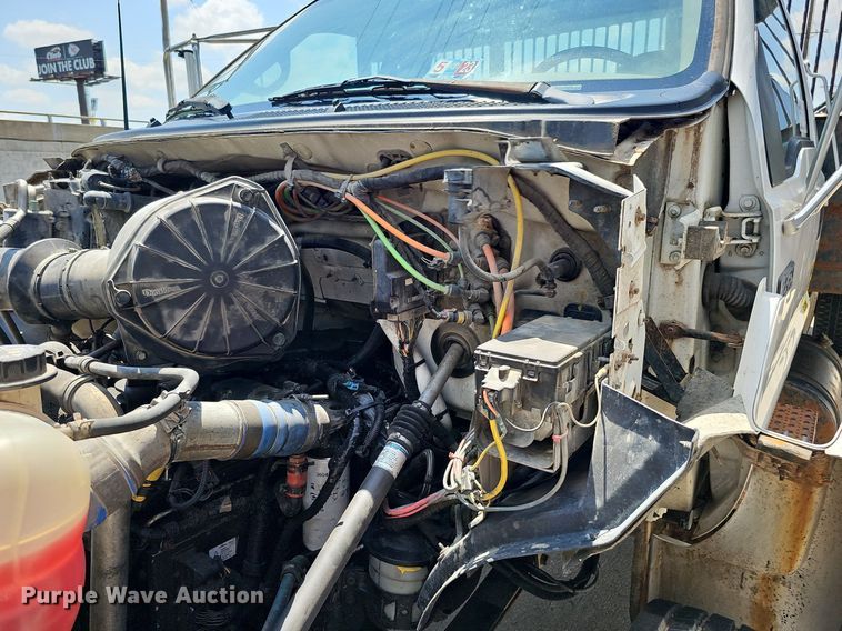 image for item DO2866 2005 Ford F750 Super Duty XL  flatbed truck