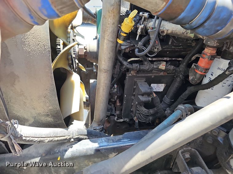 image for item DO2866 2005 Ford F750 Super Duty XL  flatbed truck