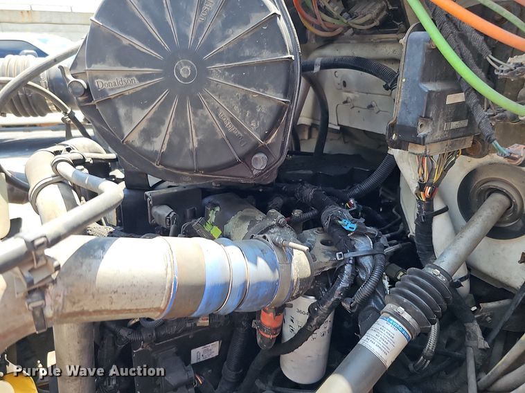 image for item DO2866 2005 Ford F750 Super Duty XL  flatbed truck