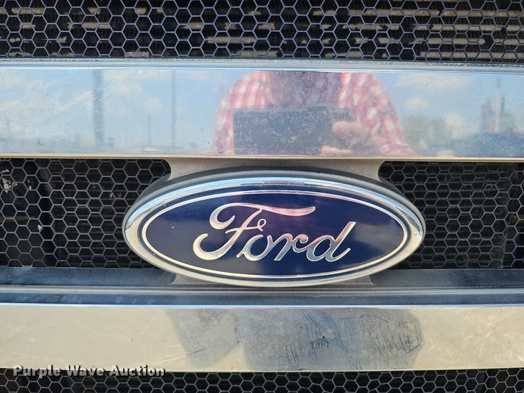 image for item DO2866 2005 Ford F750 Super Duty XL  flatbed truck