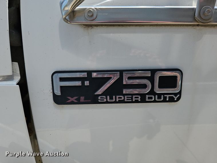 image for item DO2866 2005 Ford F750 Super Duty XL  flatbed truck