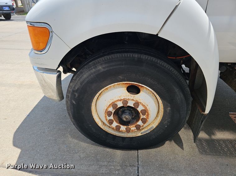 image for item DO2866 2005 Ford F750 Super Duty XL  flatbed truck