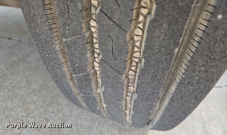 image for item DO2866 2005 Ford F750 Super Duty XL  flatbed truck