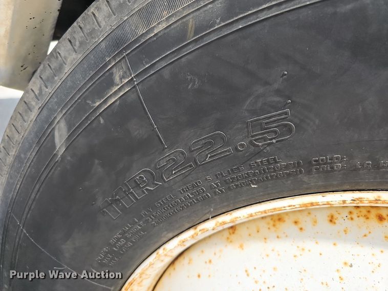 image for item DO2866 2005 Ford F750 Super Duty XL  flatbed truck