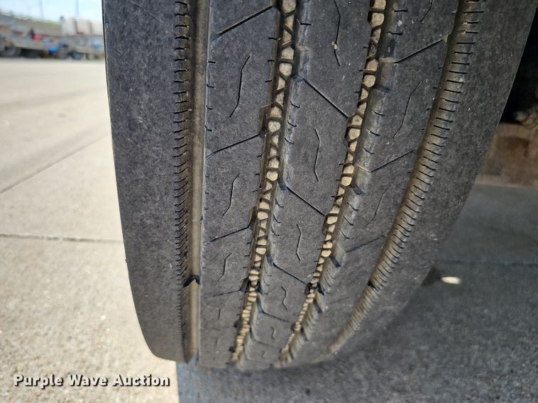 image for item DO2866 2005 Ford F750 Super Duty XL  flatbed truck