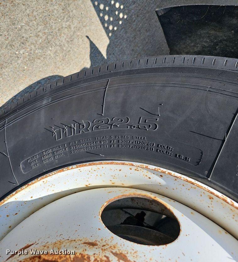 image for item DO2866 2005 Ford F750 Super Duty XL  flatbed truck