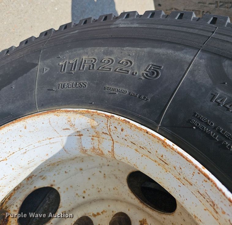 image for item DO2866 2005 Ford F750 Super Duty XL  flatbed truck