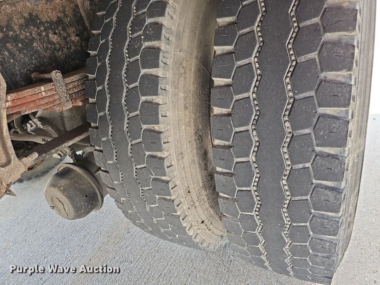 image for item DO2866 2005 Ford F750 Super Duty XL  flatbed truck