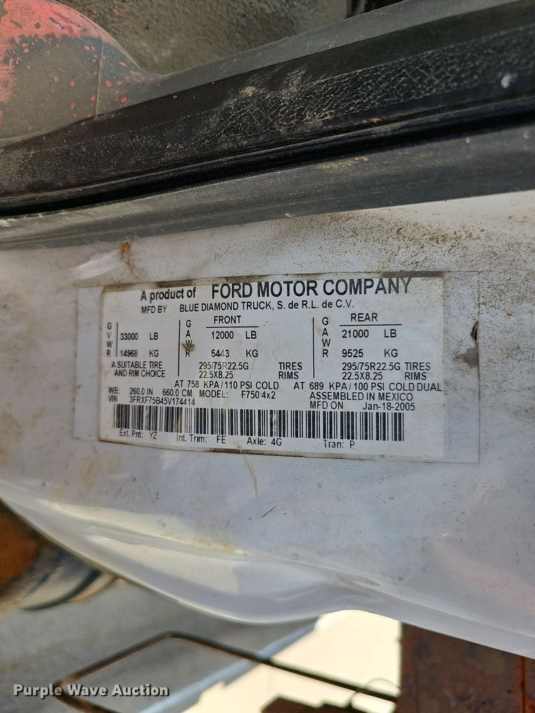 image for item DO2866 2005 Ford F750 Super Duty XL  flatbed truck