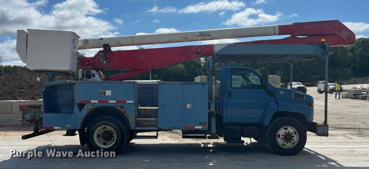 image for item DP0534 2007 GMC C7500  bucket truck