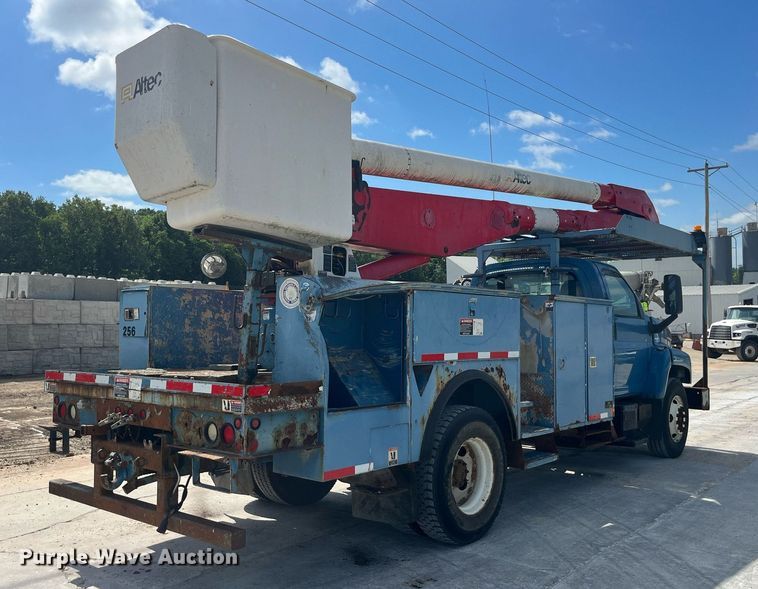 image for item DP0534 2007 GMC C7500  bucket truck