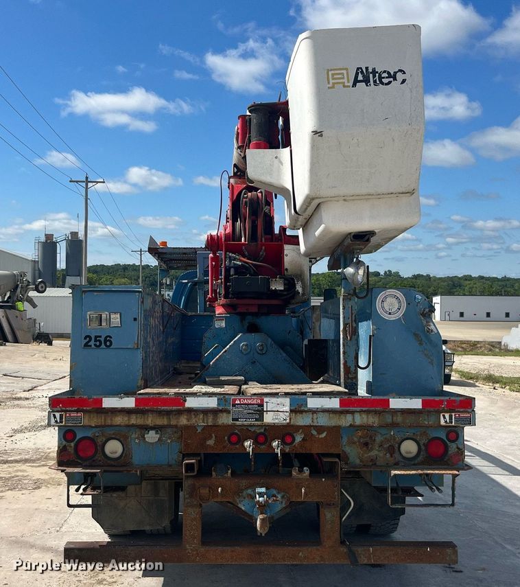 image for item DP0534 2007 GMC C7500  bucket truck