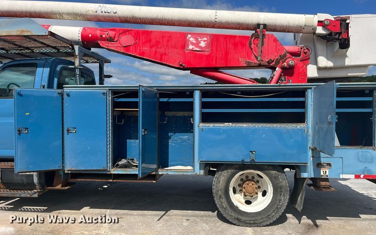 image for item DP0534 2007 GMC C7500  bucket truck