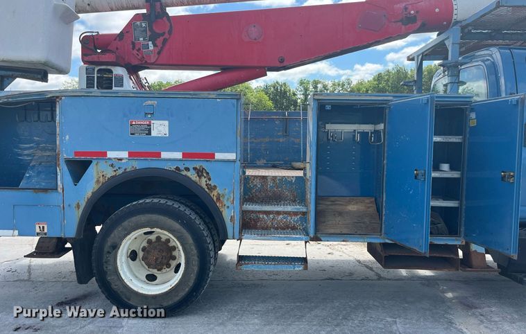 image for item DP0534 2007 GMC C7500  bucket truck