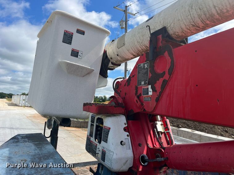 image for item DP0534 2007 GMC C7500  bucket truck